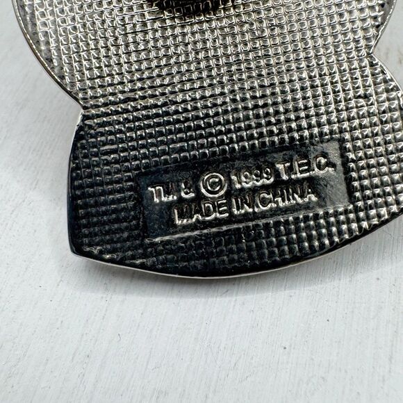 Vintage 1999 Wizard of Oz Dorothy 3D Glass Top Crystal Ball Silver Tone Pin - Picture 4 of 5